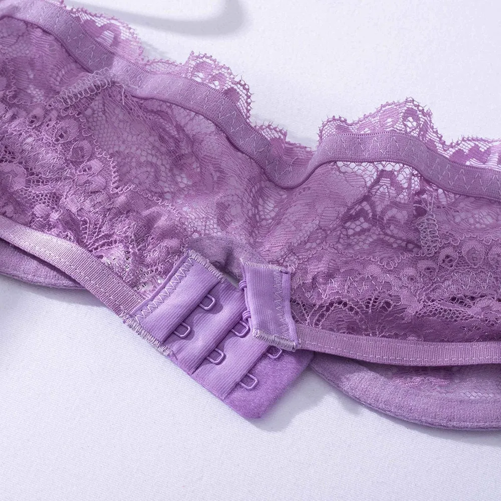 Conjunto de lencería morado con ligas