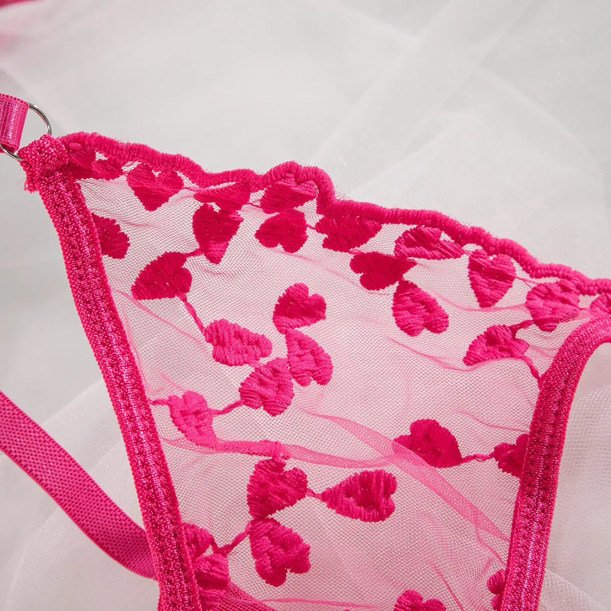 Conjunto de lencería rosa con corazoncitos y tul