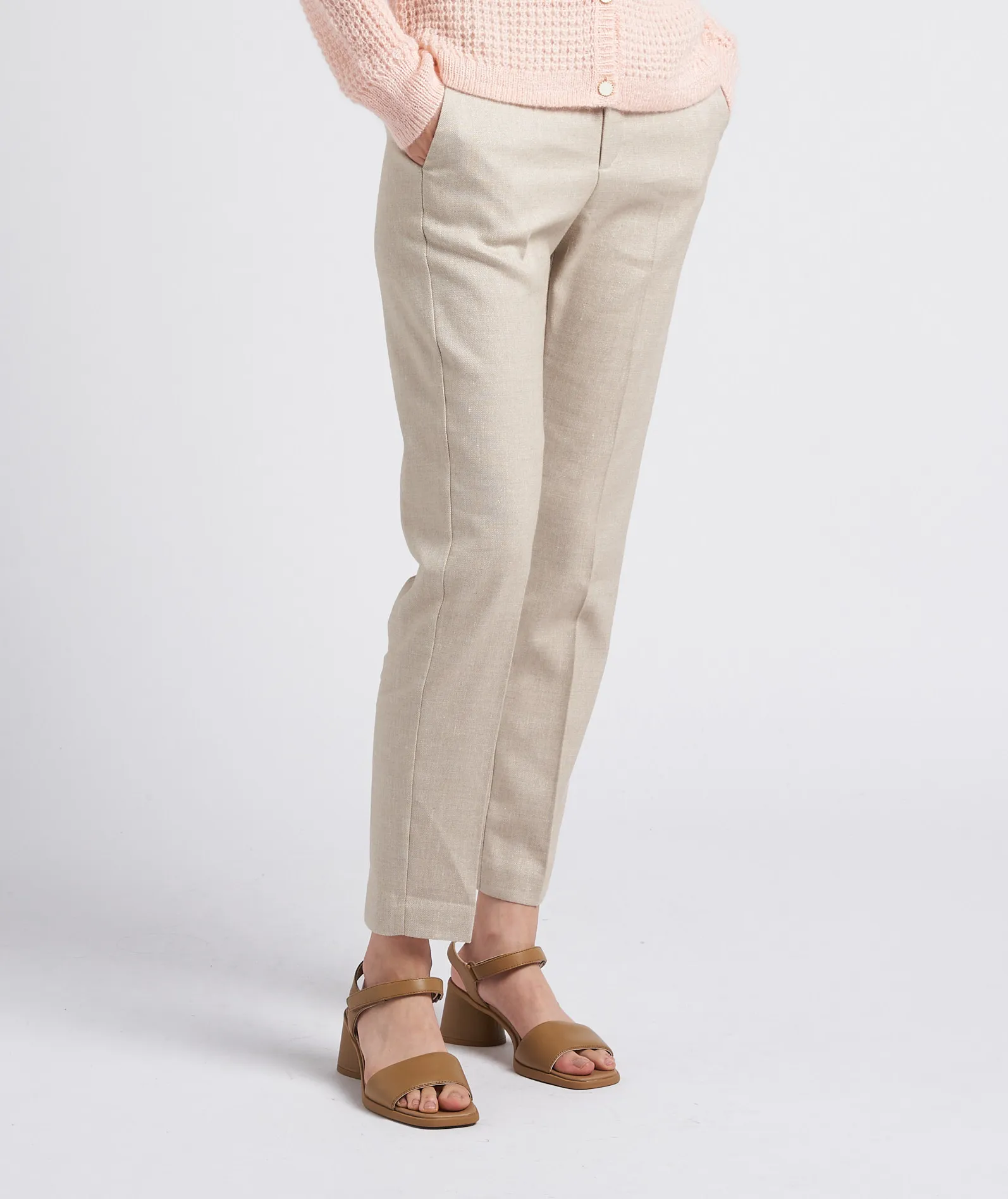 Pantalón chino de talle alto con hilos metalizados en beige