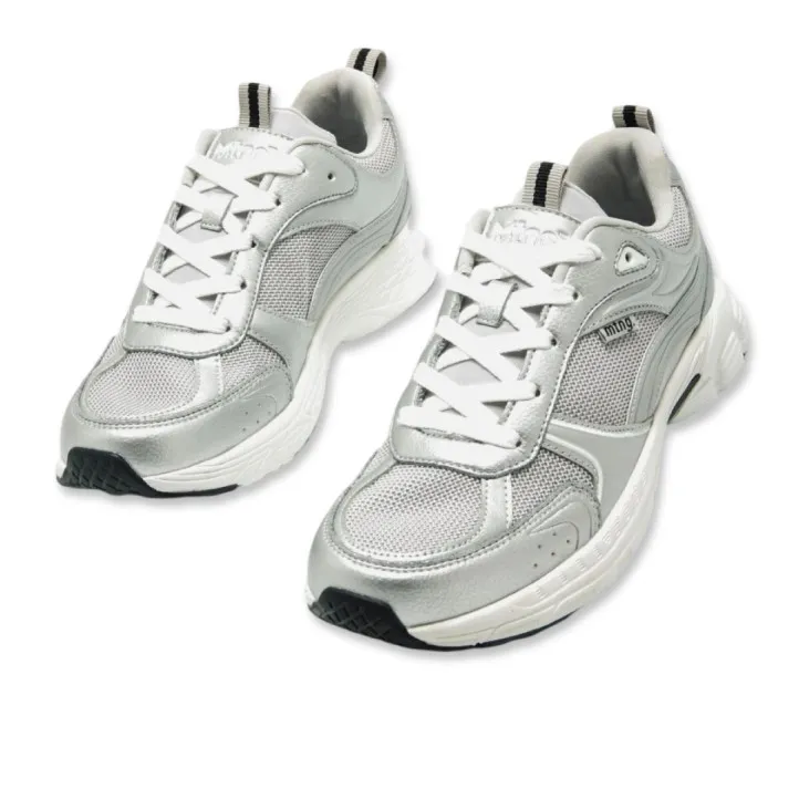 Zapatillas urban Mustang daddy plateadas con paneles de material y de tela